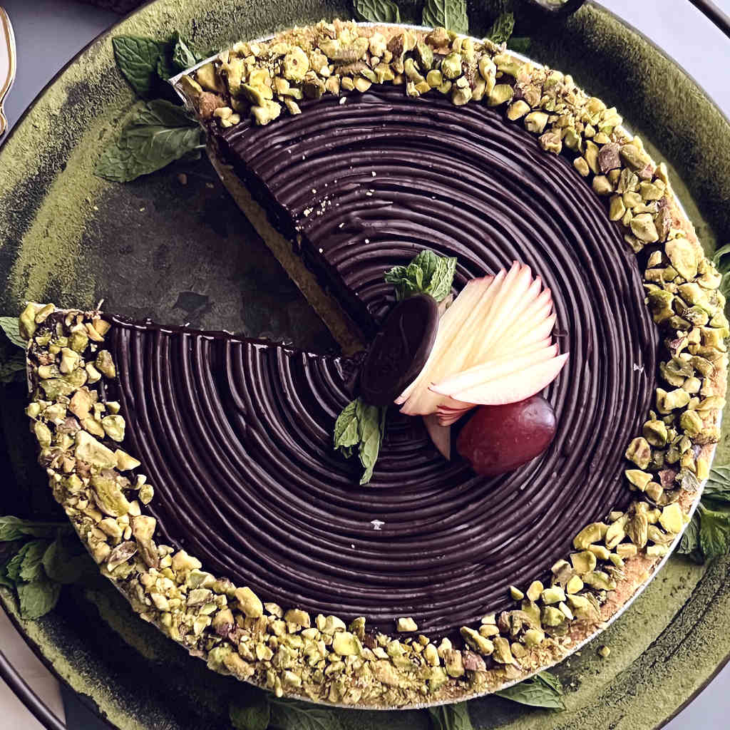 DubaiChocolatePie9inCutSQ_1024