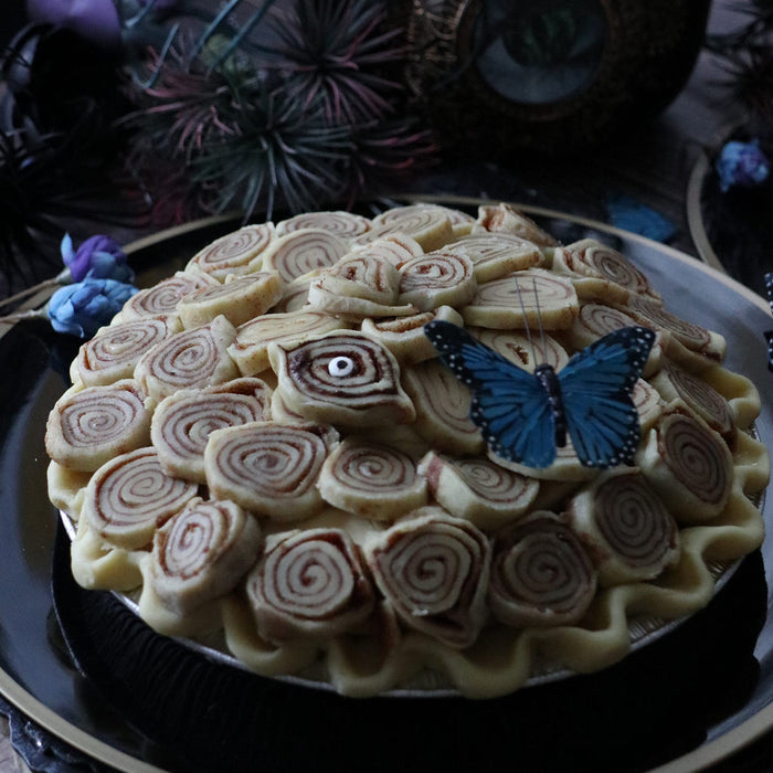 Halloween Cinnamon Roll Apple Pie (V)