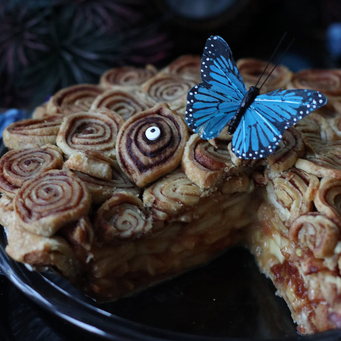 Halloween Cinnamon Roll Apple Pie (V)