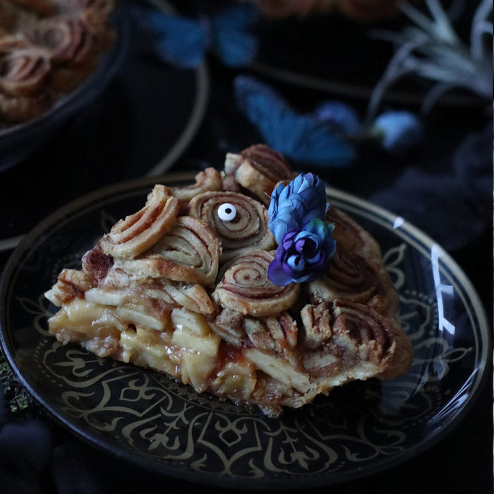 Halloween Cinnamon Roll Apple Pie (V)
