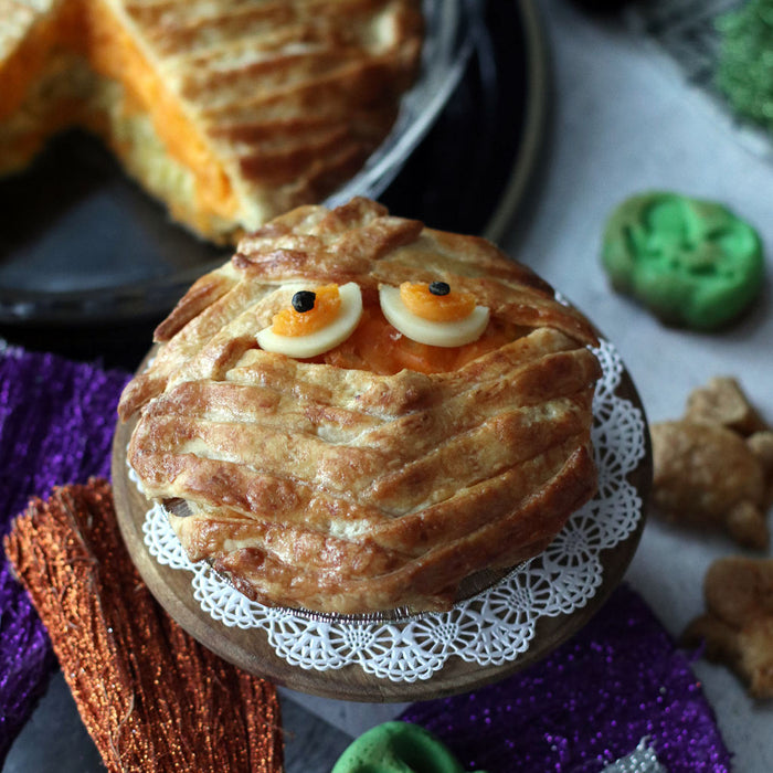 Halloween Mac & Cheese Mummy Pie (V)