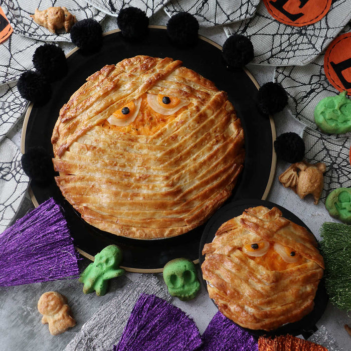 Halloween Mac & Cheese Mummy Pie (V)