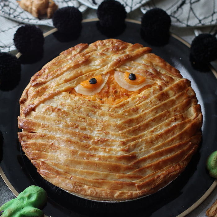 Halloween Mac & Cheese Mummy Pie (V)